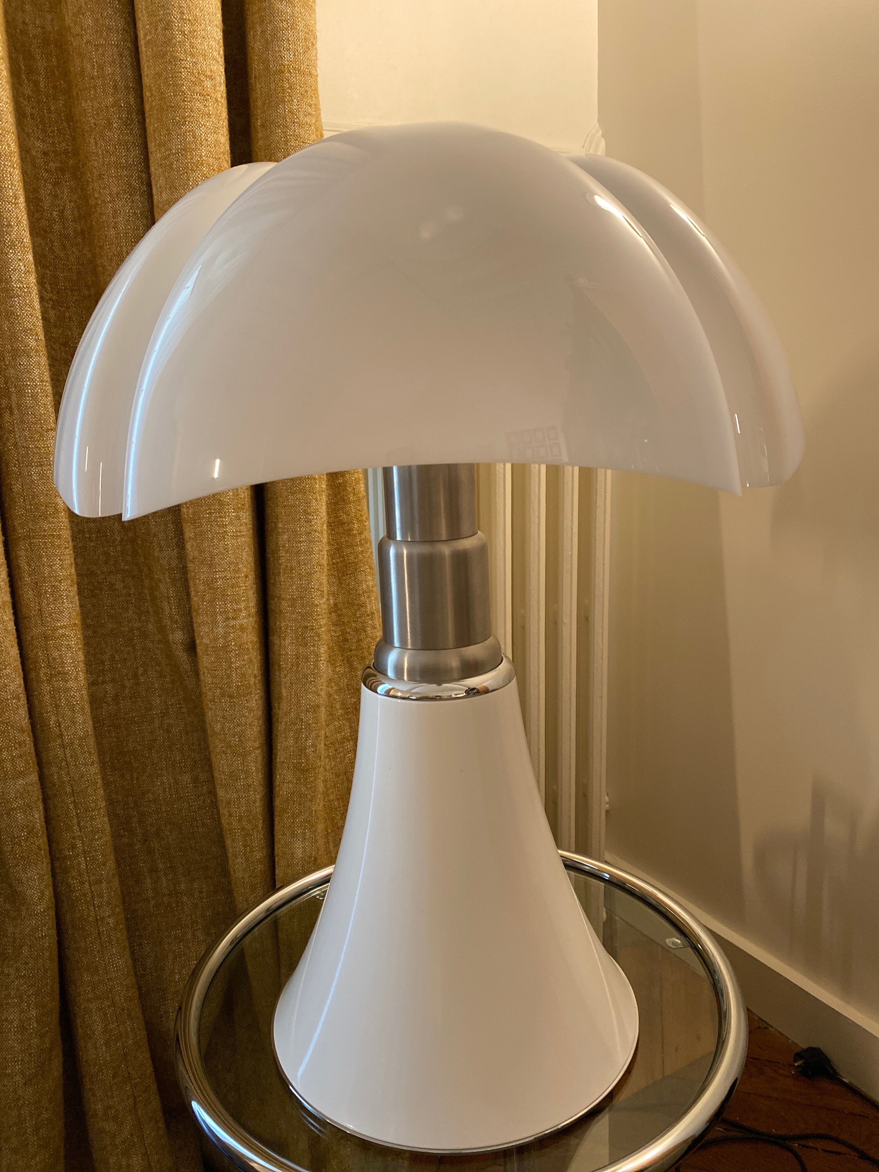 White Pipistrello lamp by Gae Aulenti for Martinelli Luce