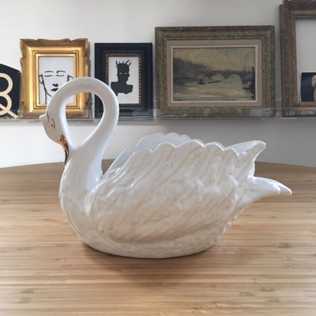 Ceramic swan empty pocket