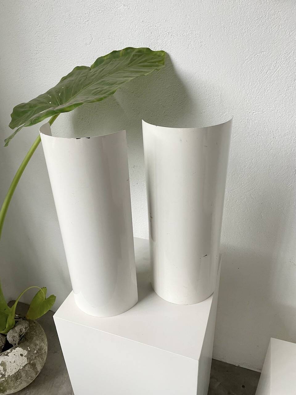 Pair of Parscot wall lights in white lacquered metal from the 80s