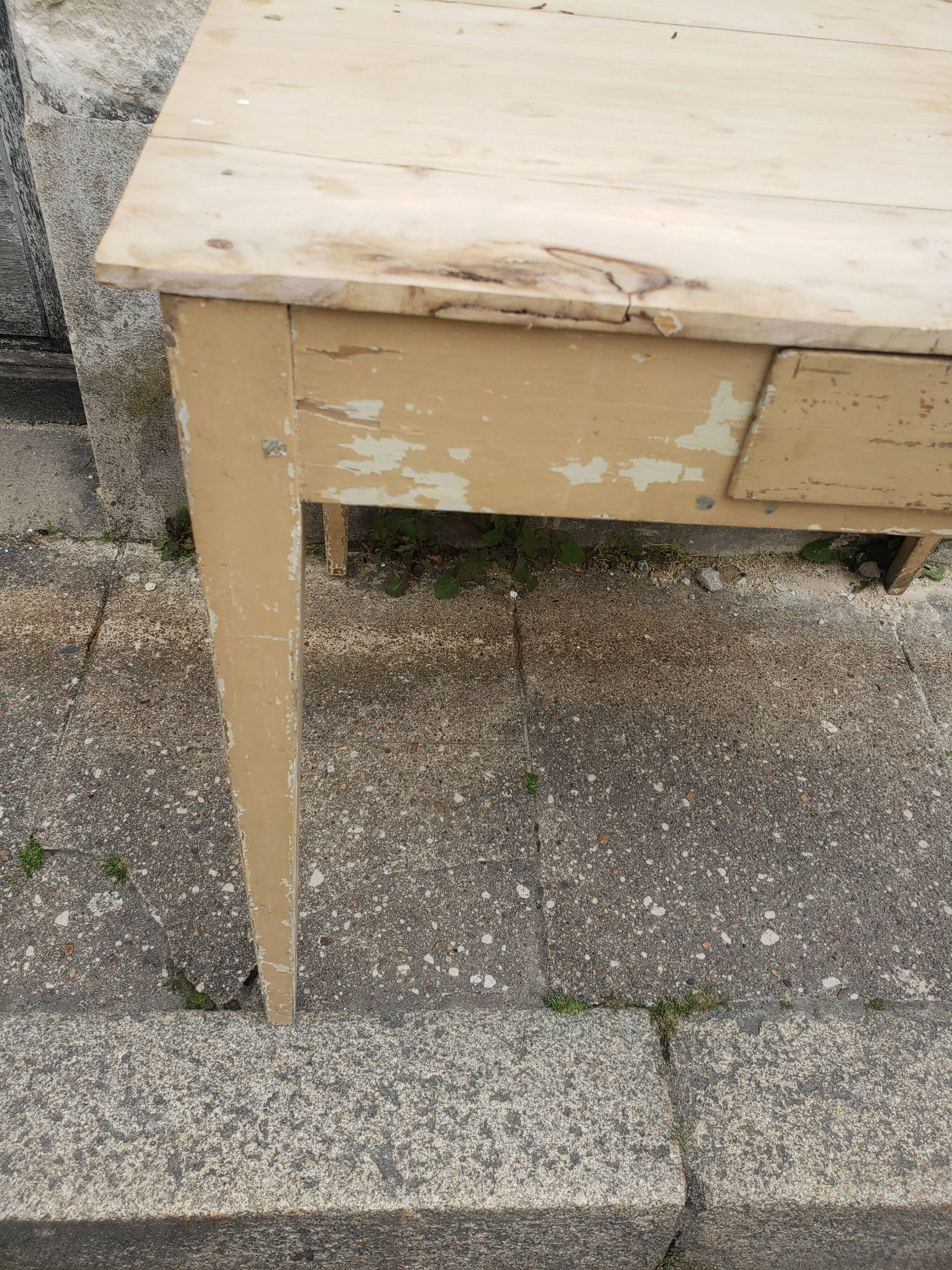 Table de ferme à tiroir