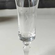 Set of 8 champagne flutes, flared neck. In crystal. Frosted plant motifs.