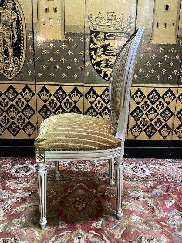 Set of 4 Louis XVI style medallion chairs