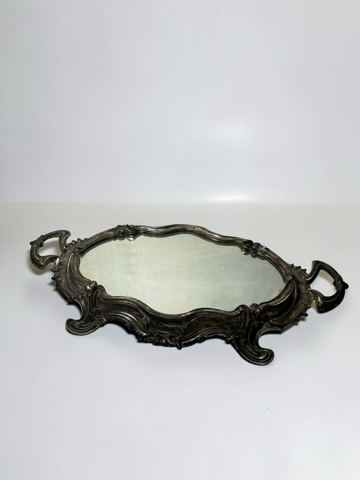 Antique mirror centrepiece, Louis XV style — Tray with handles,