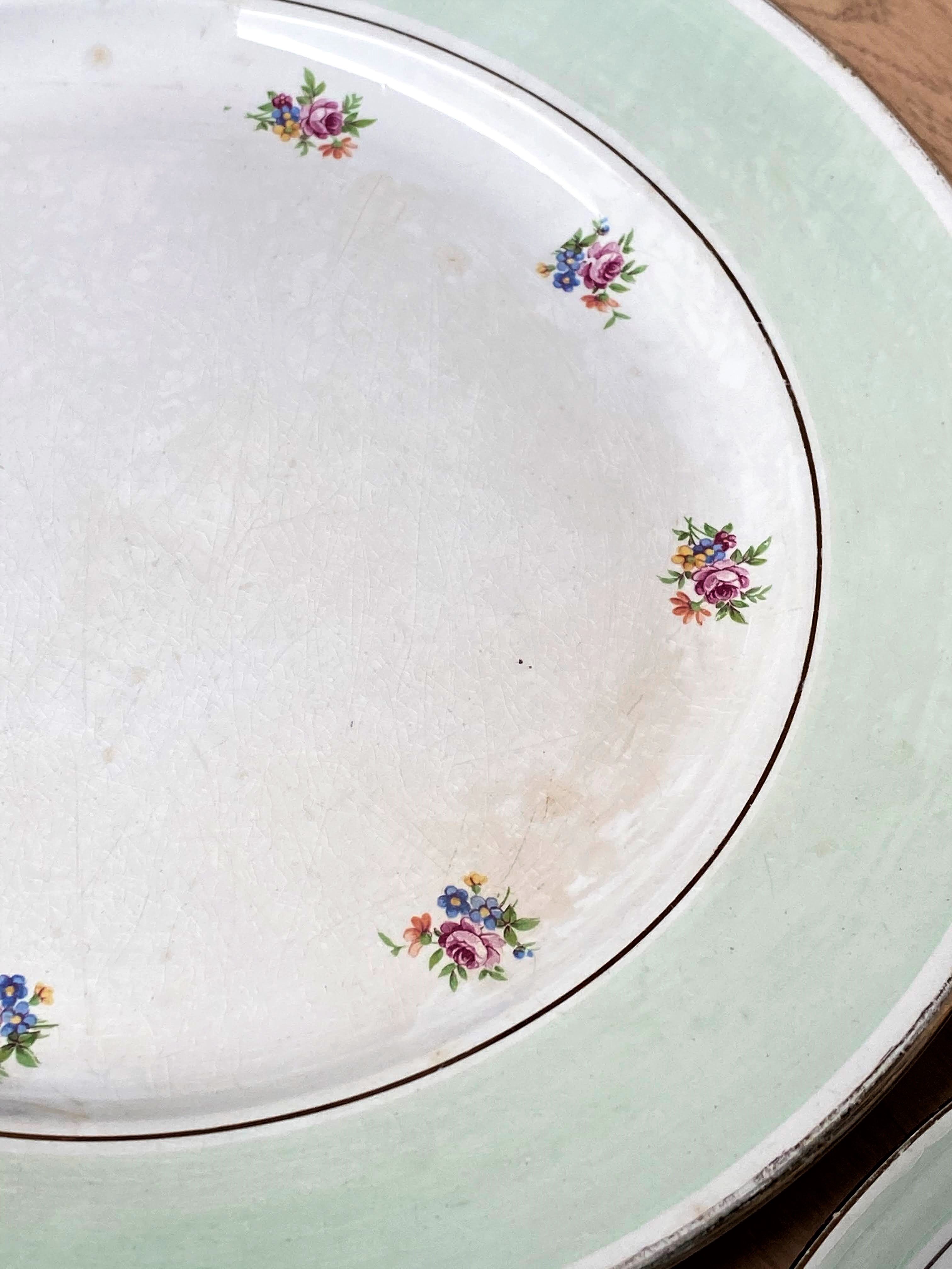 Set of 2 mismatched serving dishes