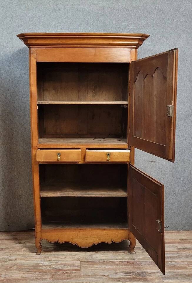 Meuble dit "homme debout" époque louis XV en merisier vers 1750