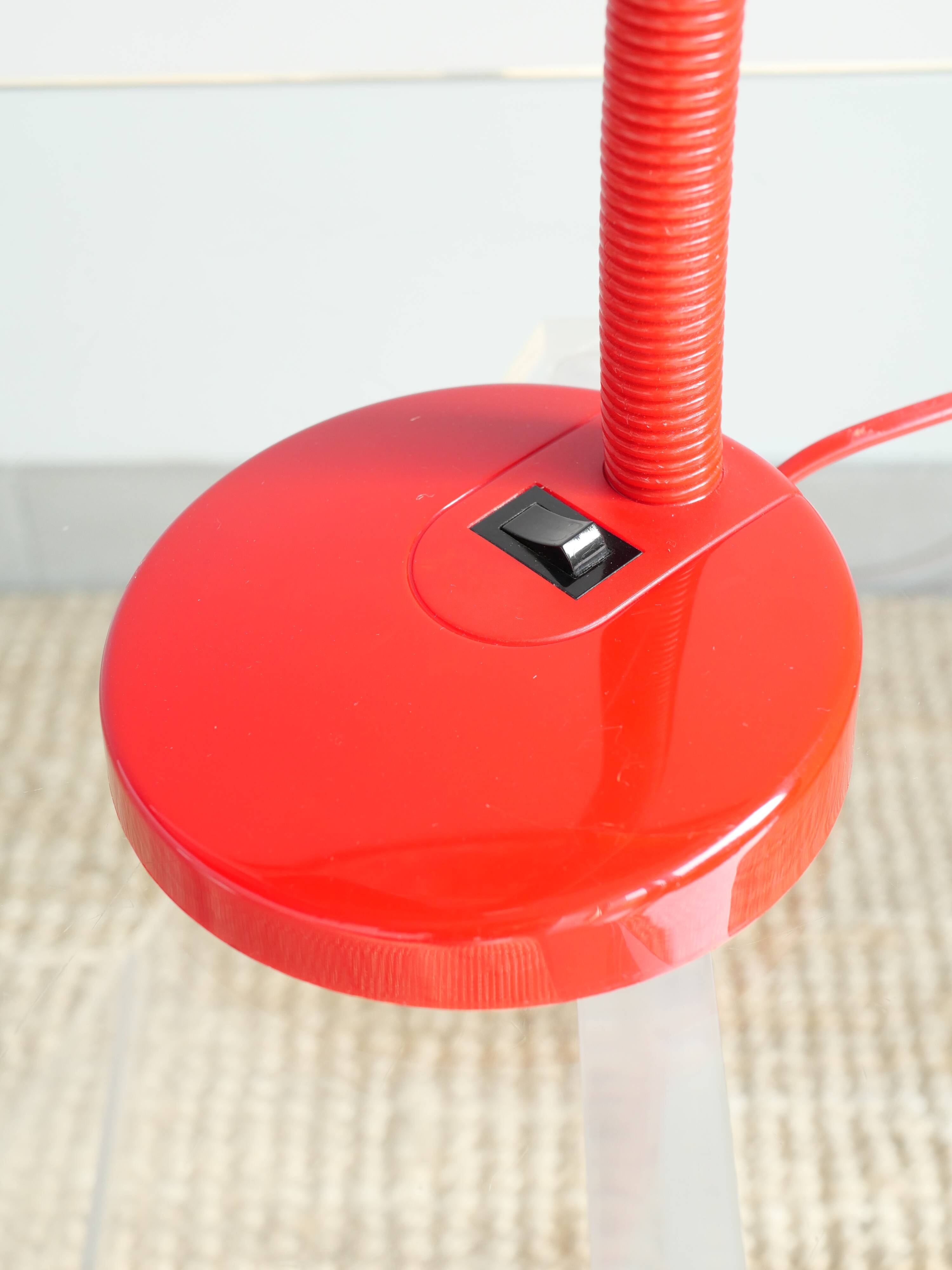 Lampe de bureau laquée rouge - Massive Belgique