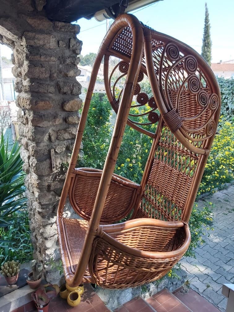 Vintage rattan pod to hang