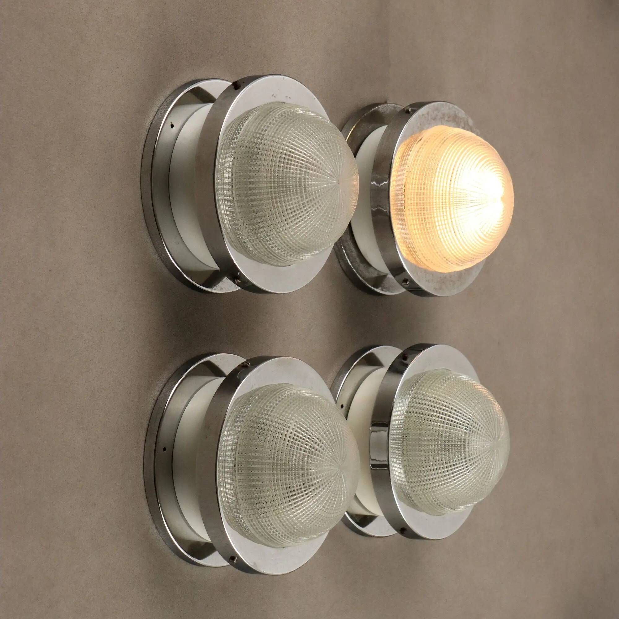 Vintage wall light in aluminium and glass, Italy, 1960s