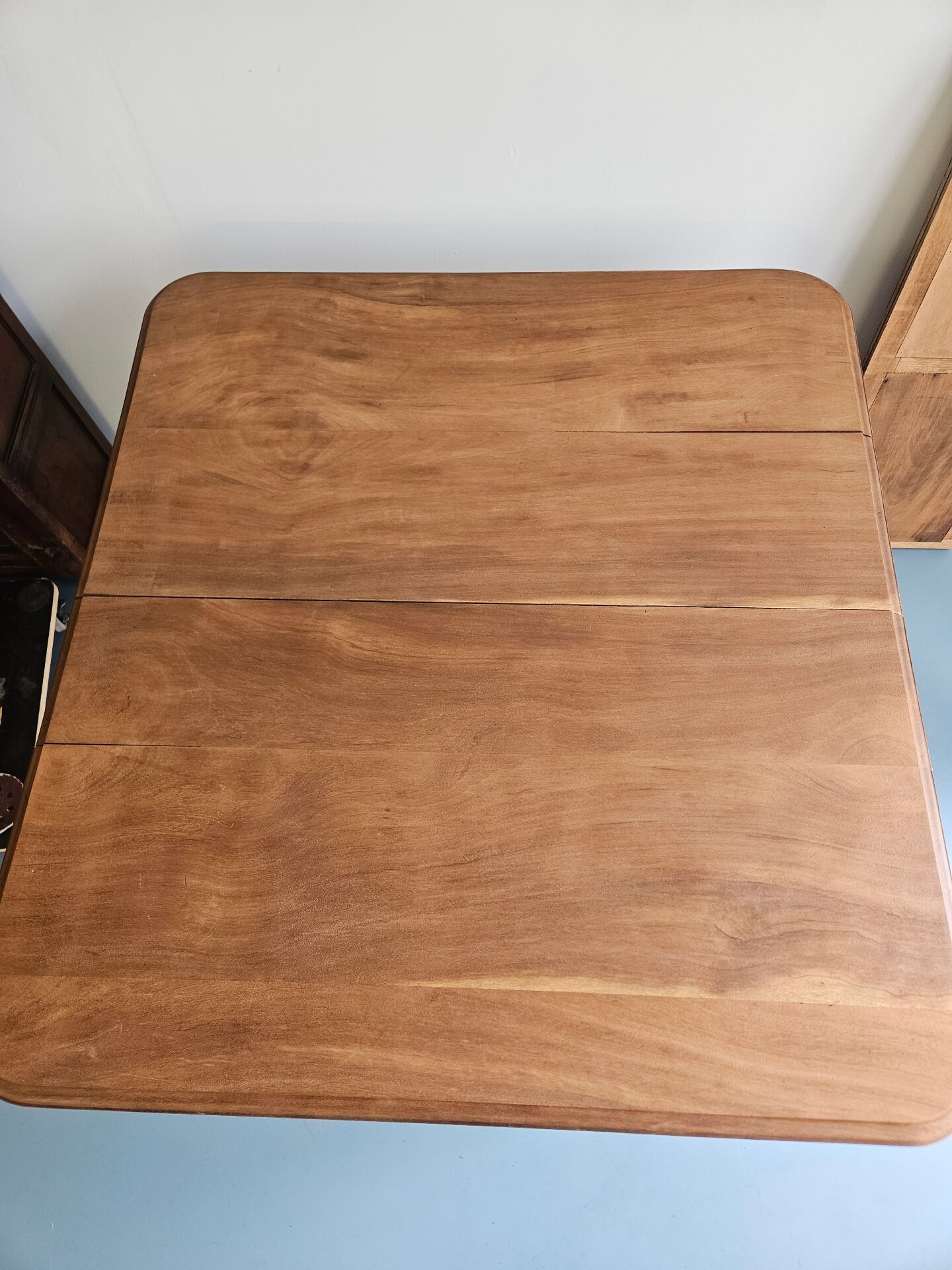 Table en bois aerogommée et restaurée