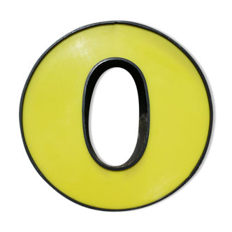 Lettre "O" d'enseigne industrielle jaune et noire