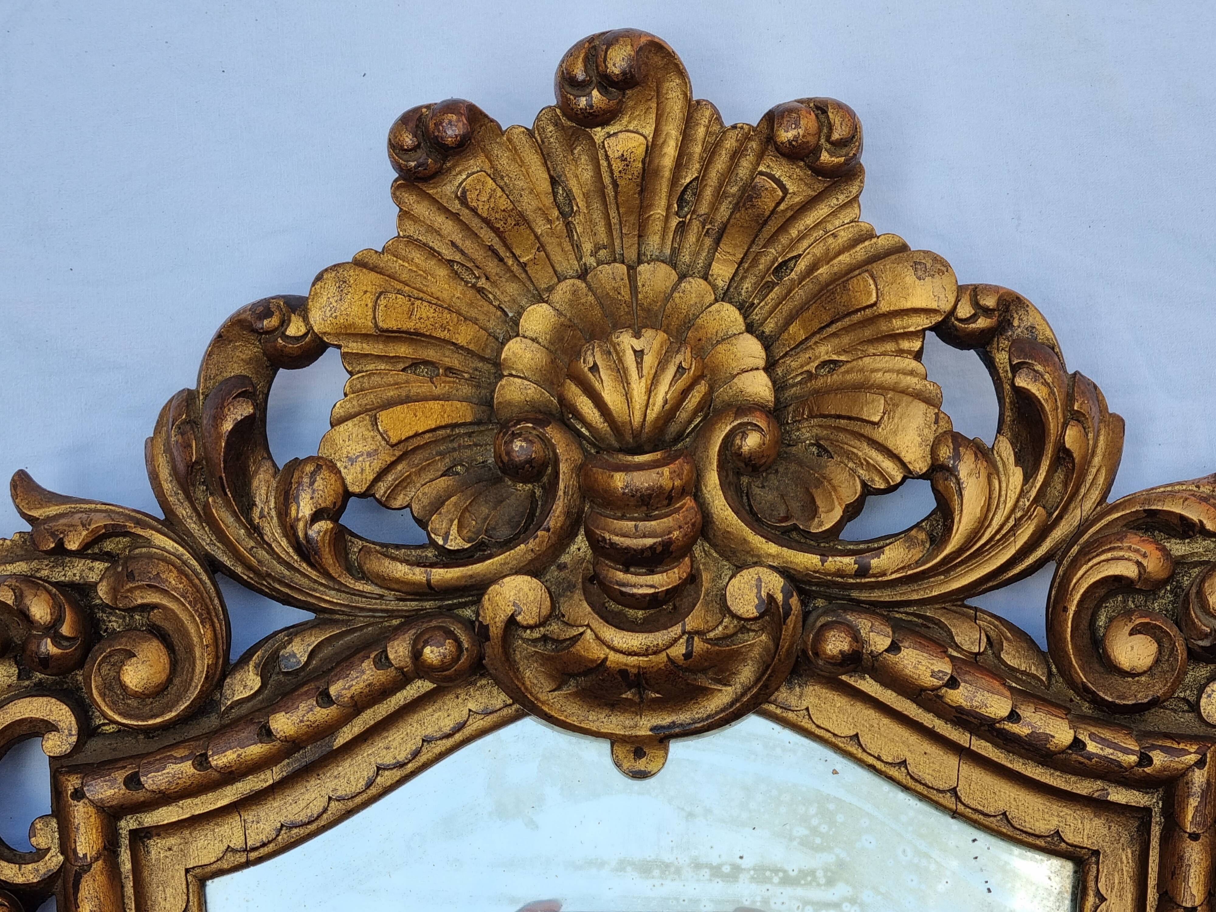 Antique wall mirror in carved gilded wood, Louis XV style, 19th century, 98 x 57 cm.