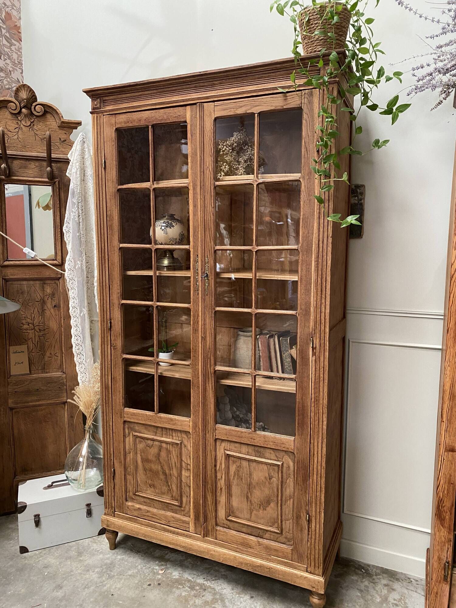 Antique display cabinet (renovated)