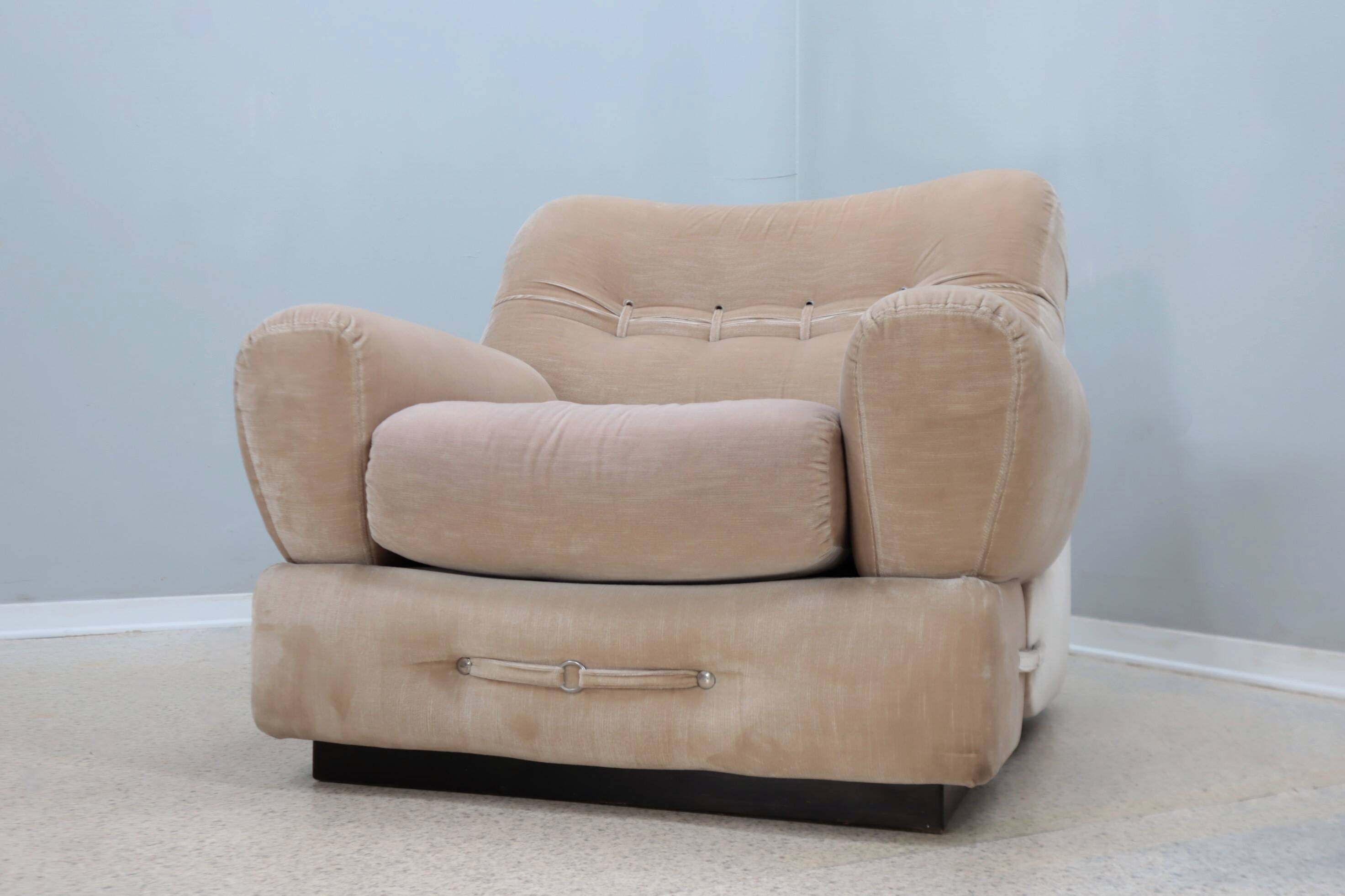 Vintage pair of velvet armchairs MARIANI 1970s