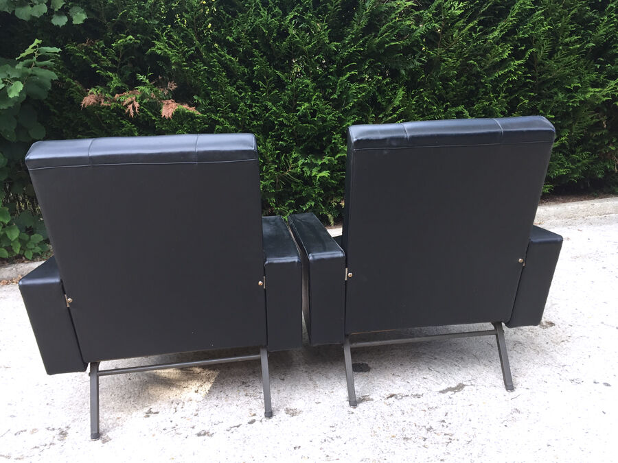 Paire de fauteuils skaï noir, 1960
