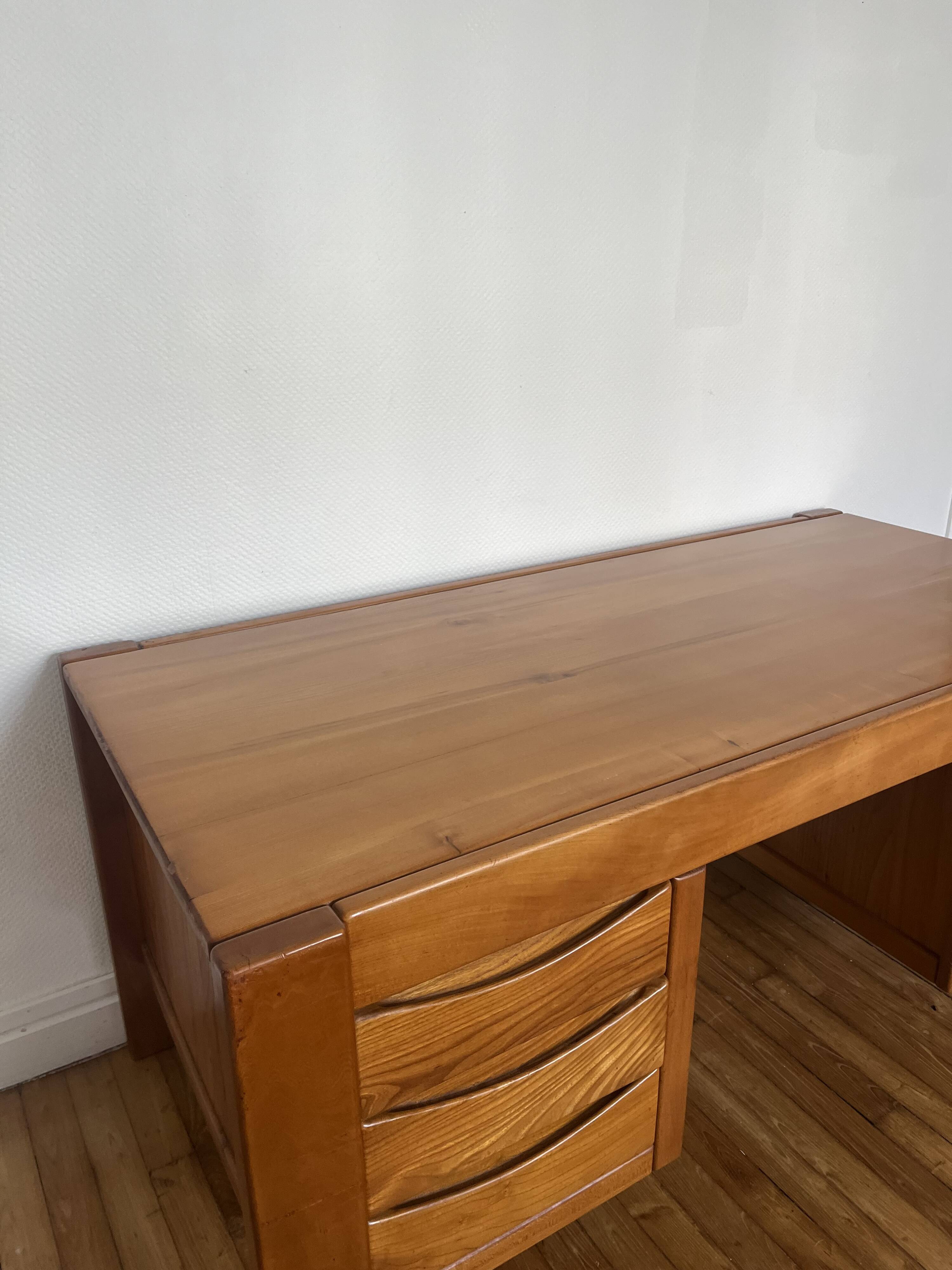 Bureau en orme de la Maison Regain