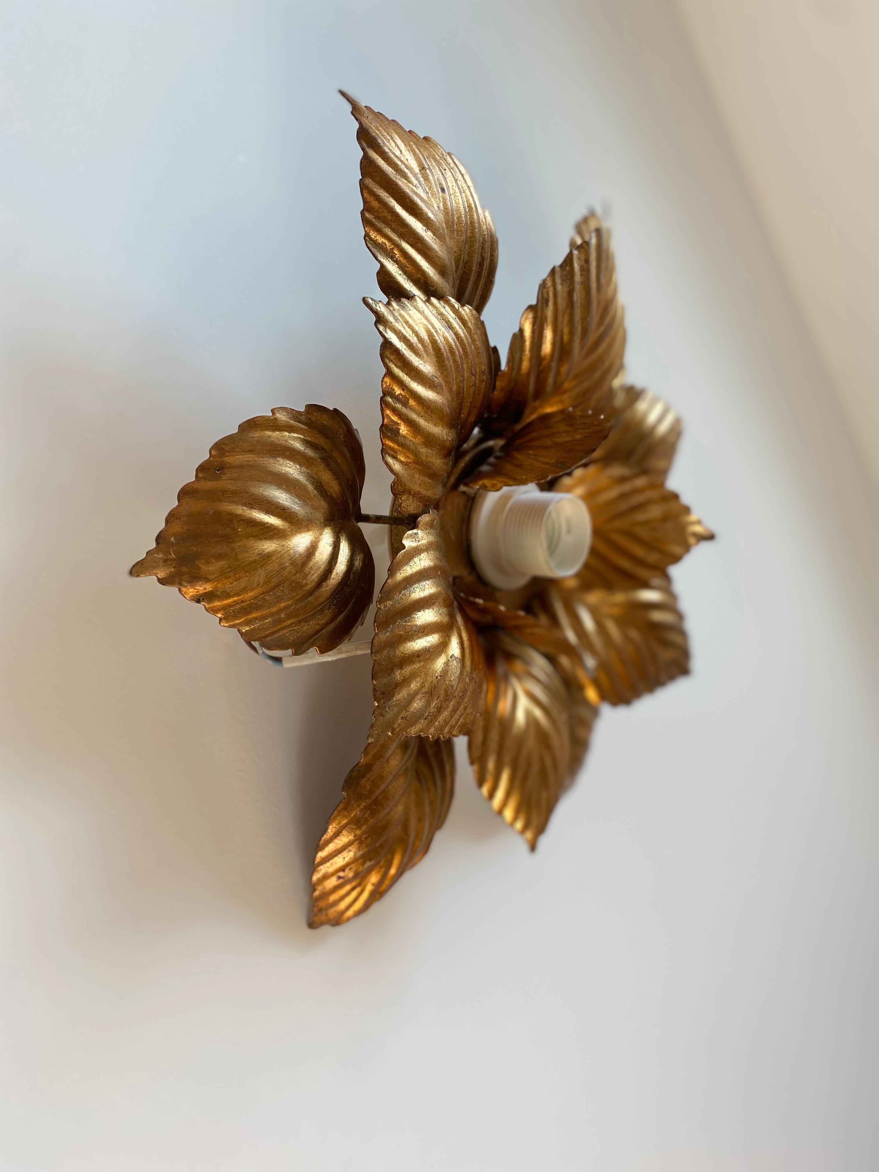 Applique fleur en metal doré vintage