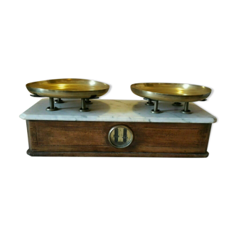 Walnut and marble grocer's scale dating from the late nineteenth century