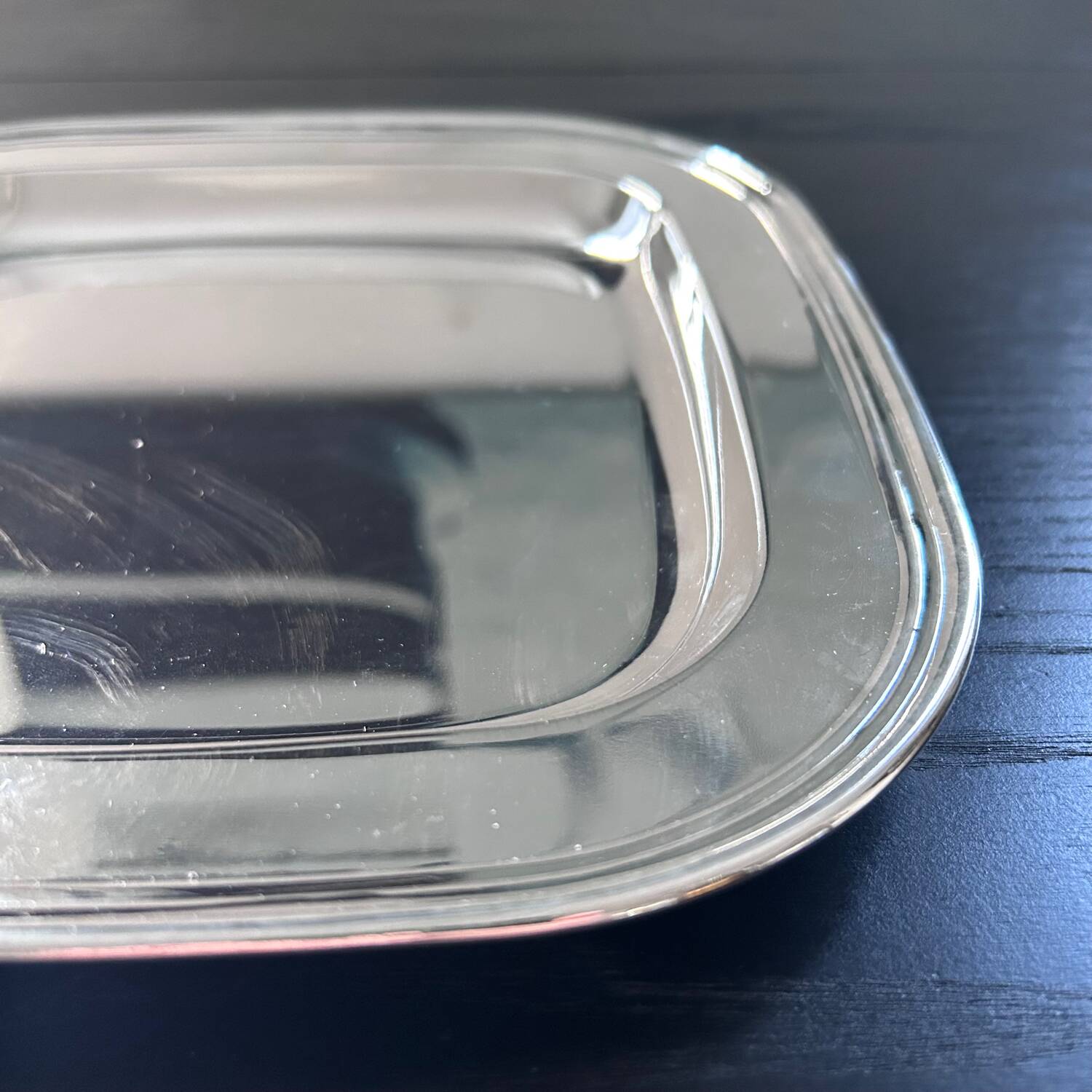 Plat en métal argenté