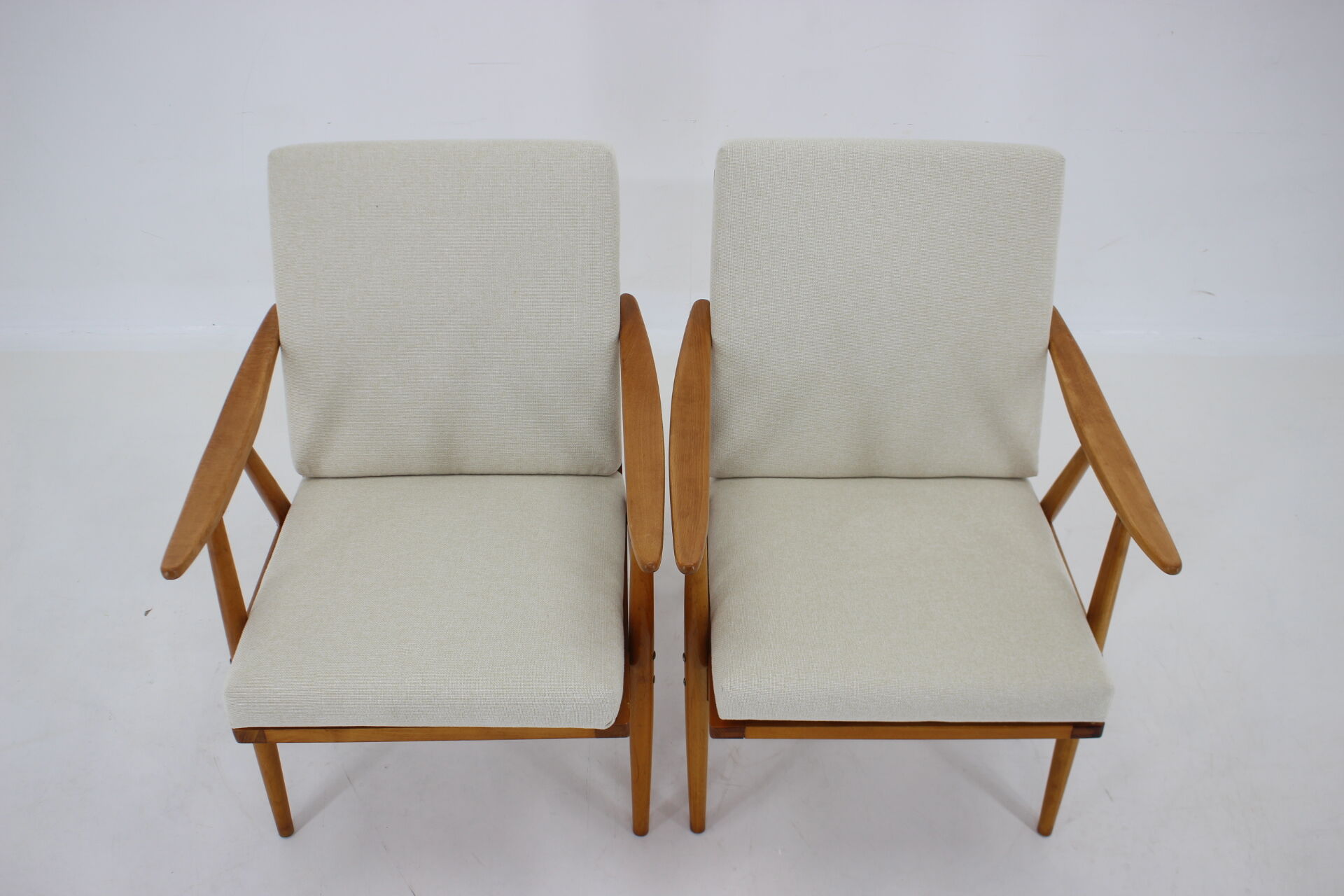Paire de fauteuils en hêtre, Tchécoslovaquie