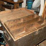 Beautiful cabinetmaker's trunk in wood and metal from the 1900s. With 3 storage compartments