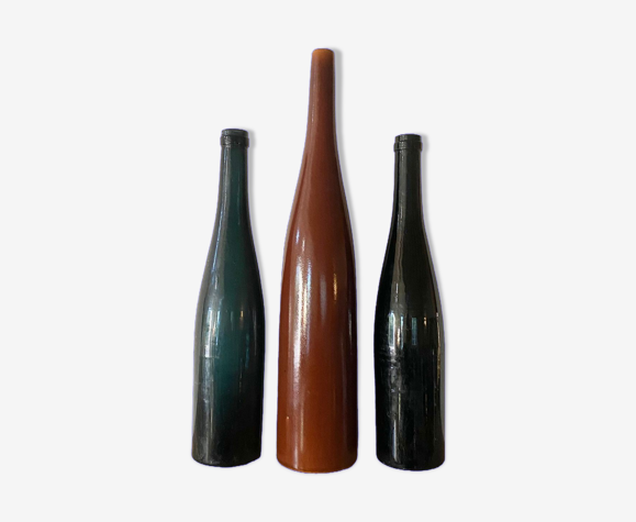 Trois bouteilles verre et faïence