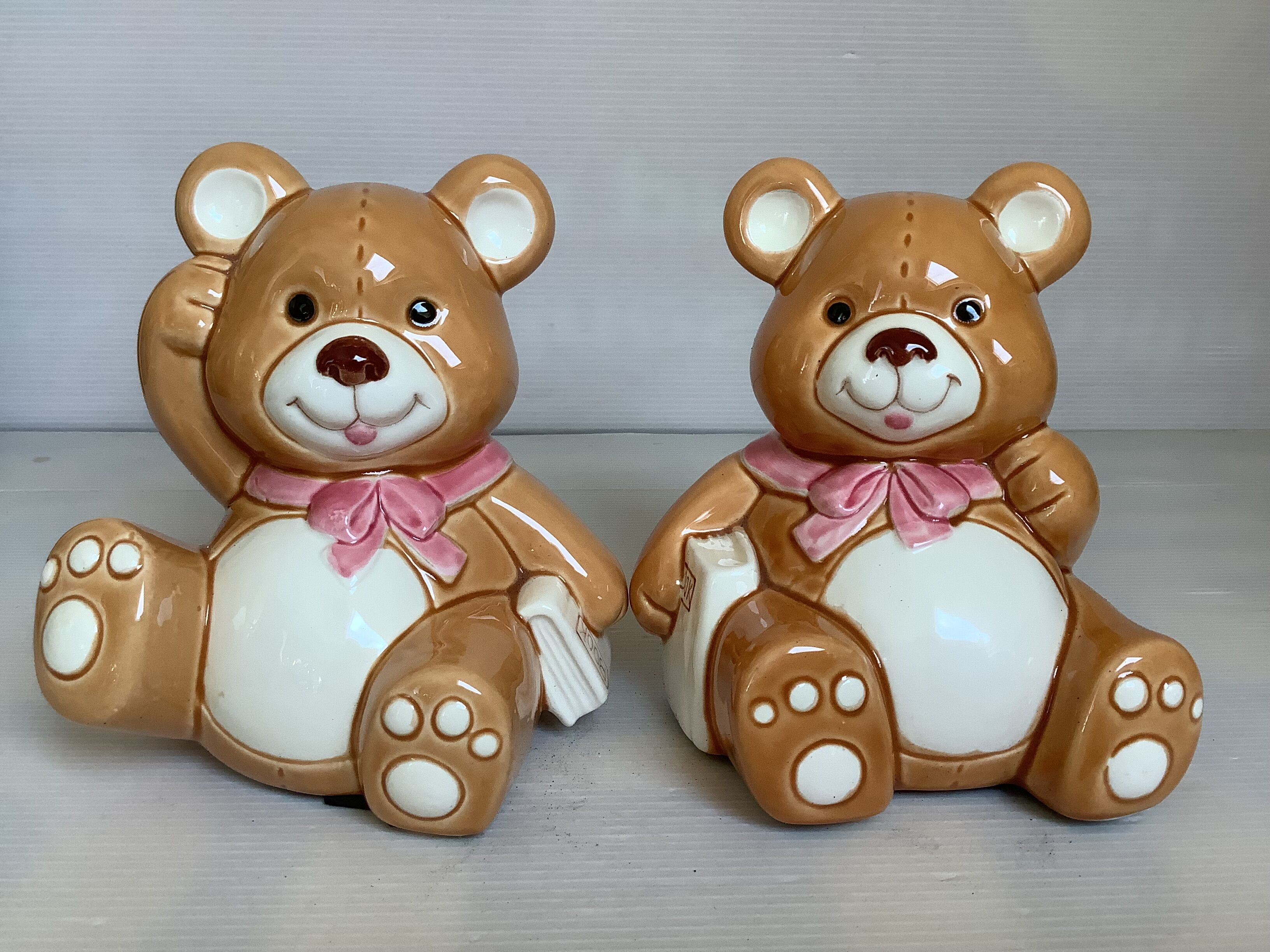 Pair of brown bear bookends