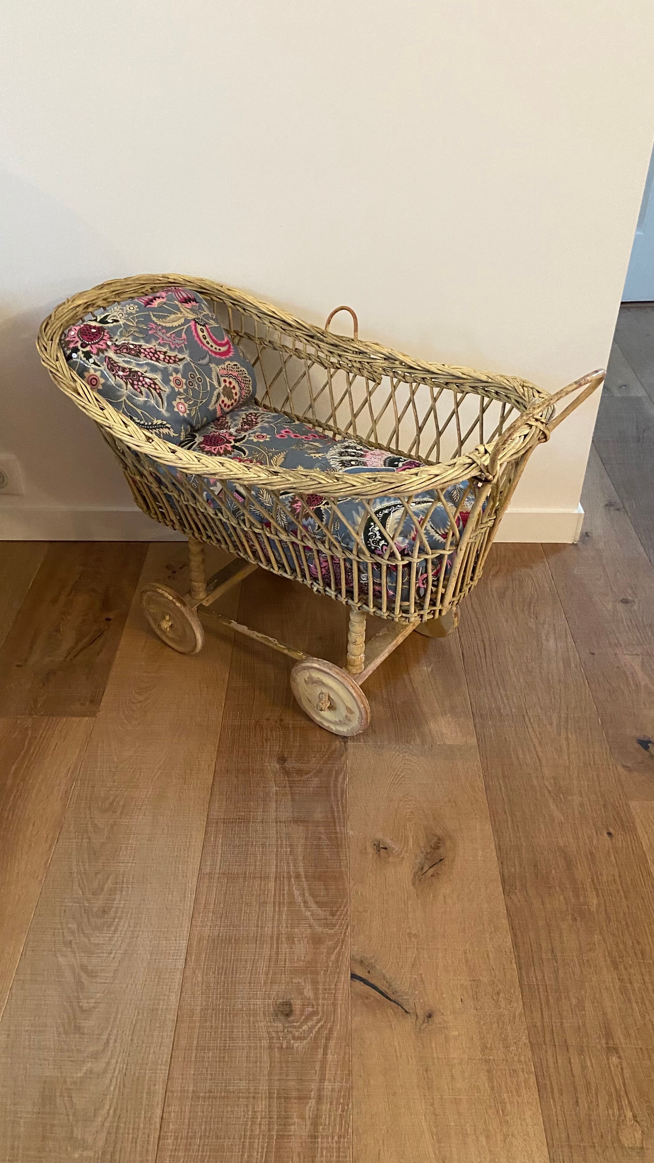 Christmas Pop-up 2022 -Vintage rattan doll stroller cradle