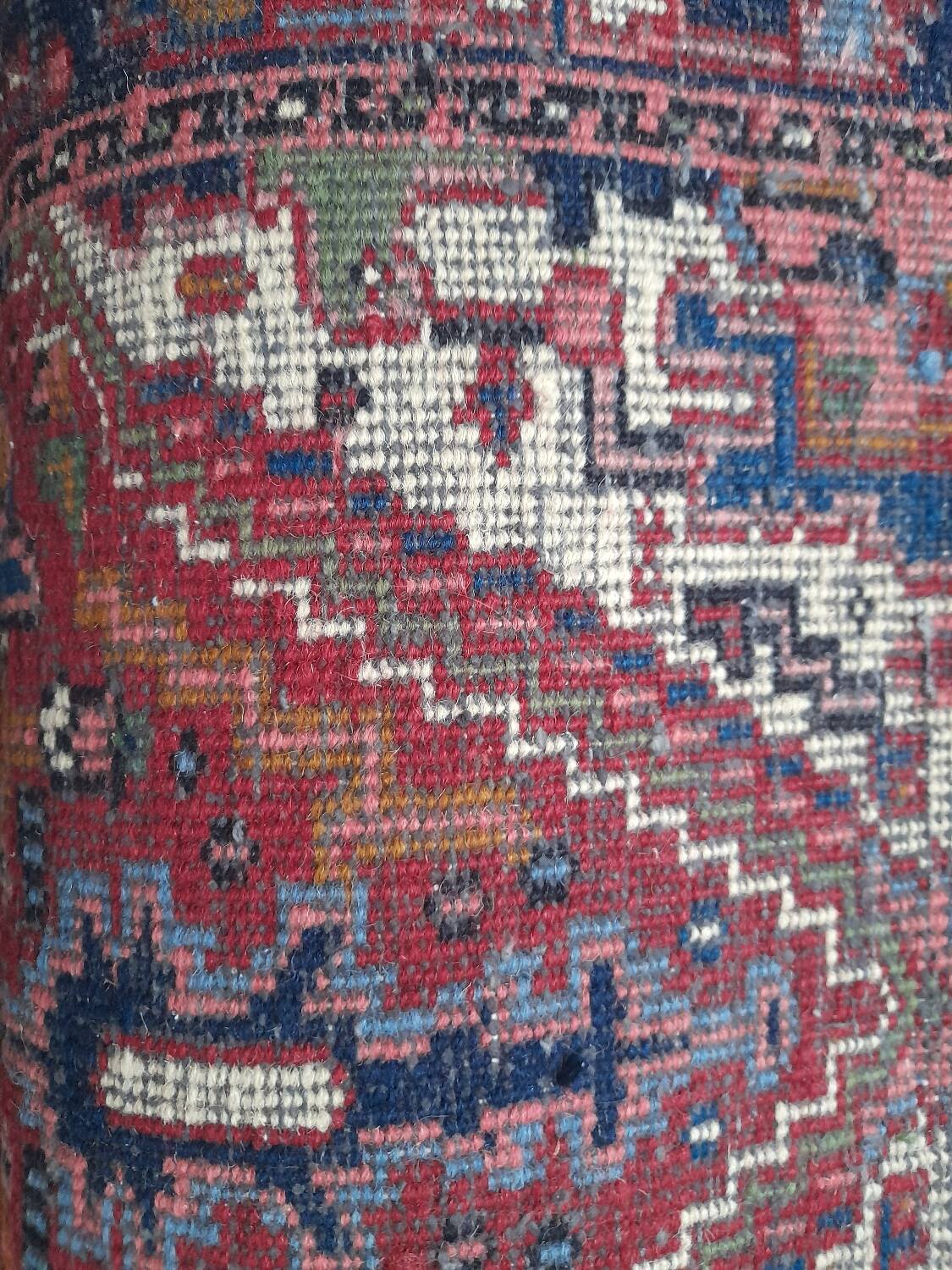 Hand-knotted Persian rug 140 x 72 cm