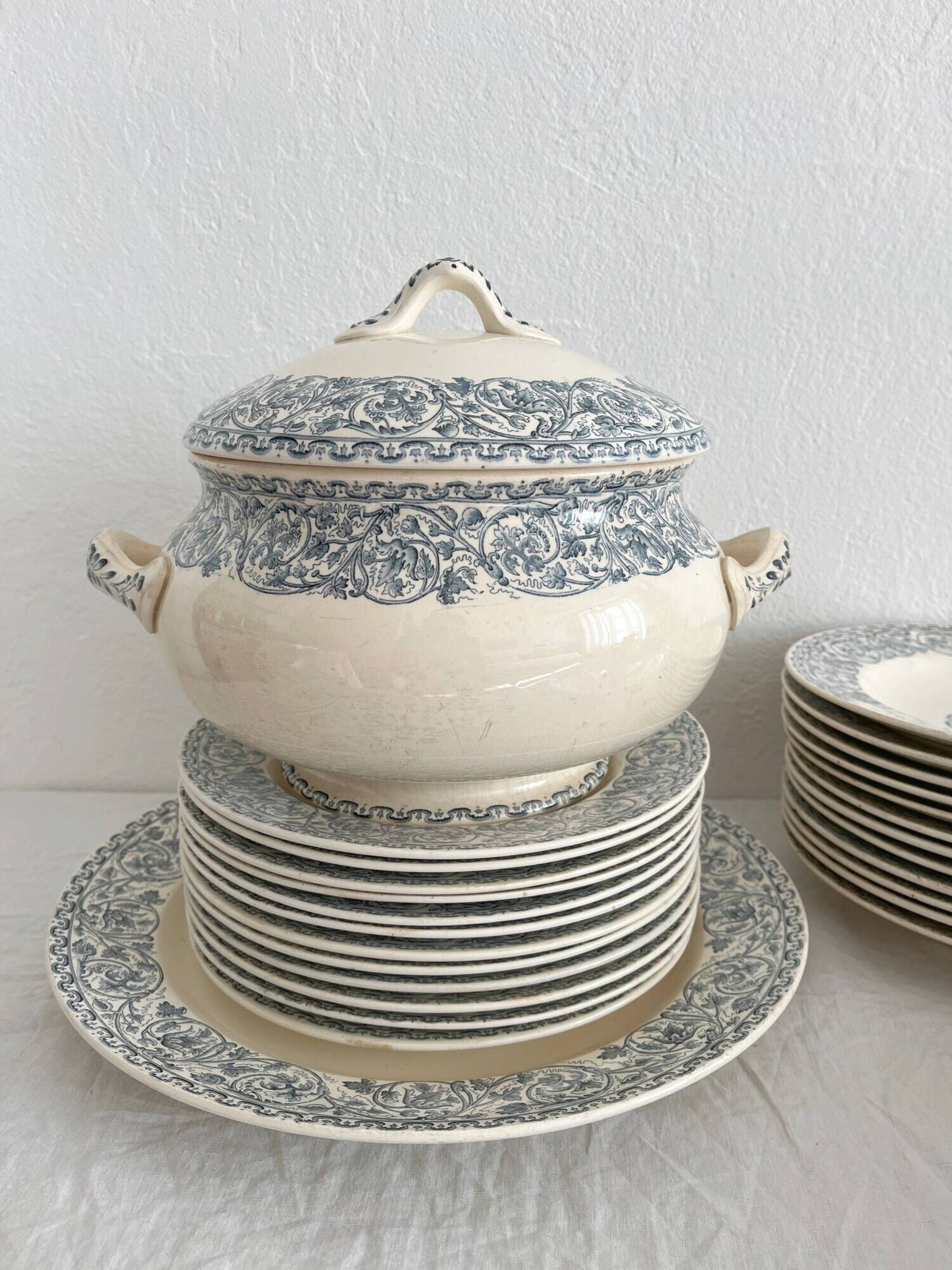 "Renaissance" ironstone dinnerware set from Creil and Montereau - 30 pieces