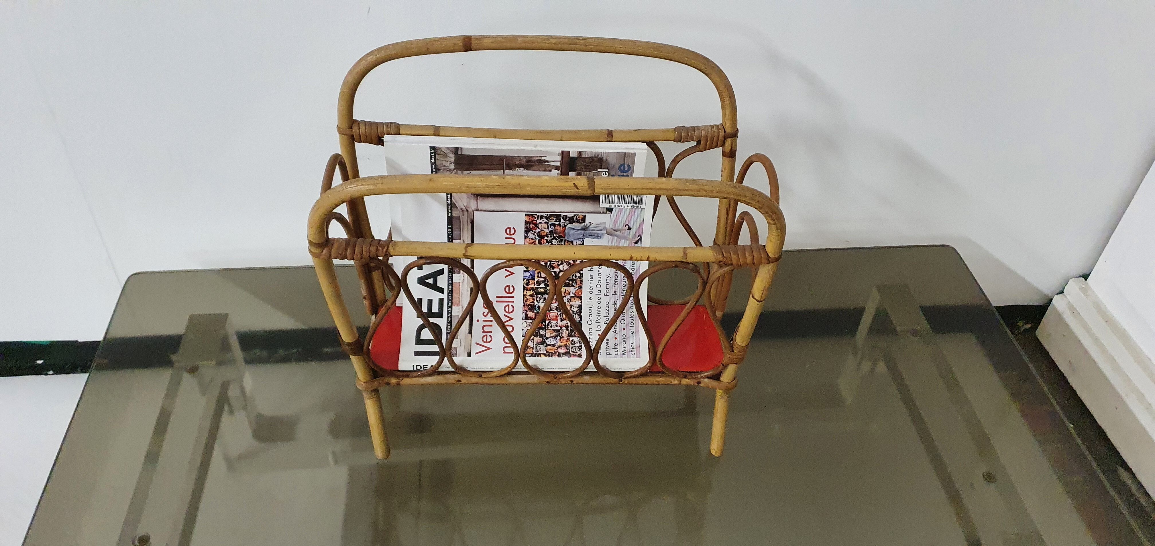 Magazine door in rattan and formica