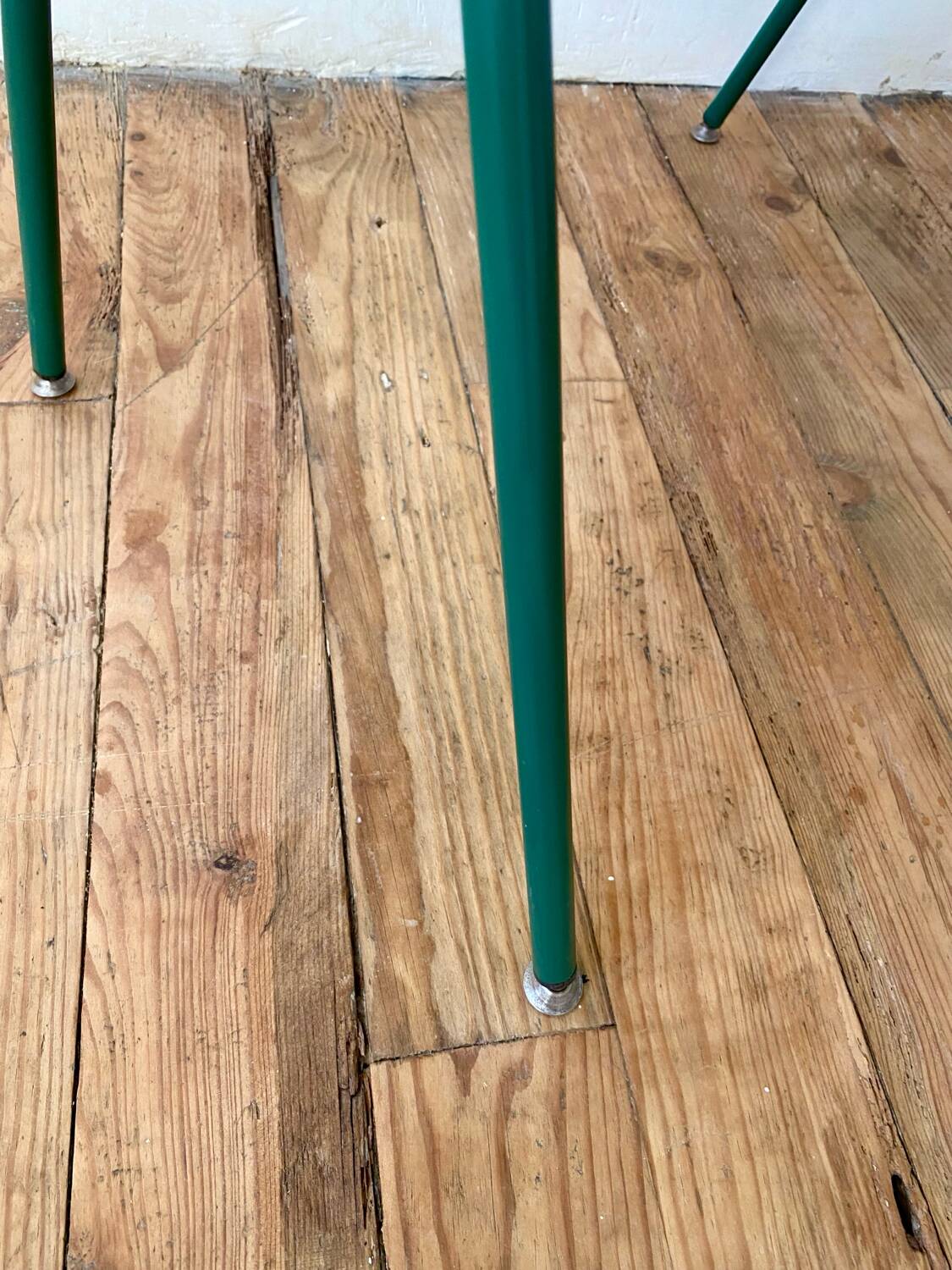 Pair of DSC 106 chairs by Giancarlo Piretti