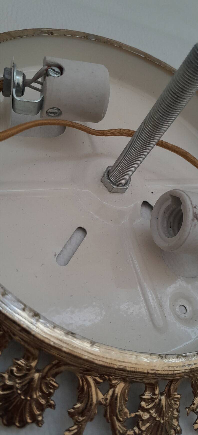 Round ceiling or wall light, in glass from the 70s, vintage.