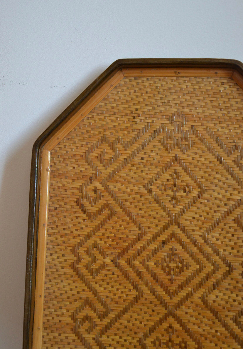 Wicker meal tray with vintage patterns