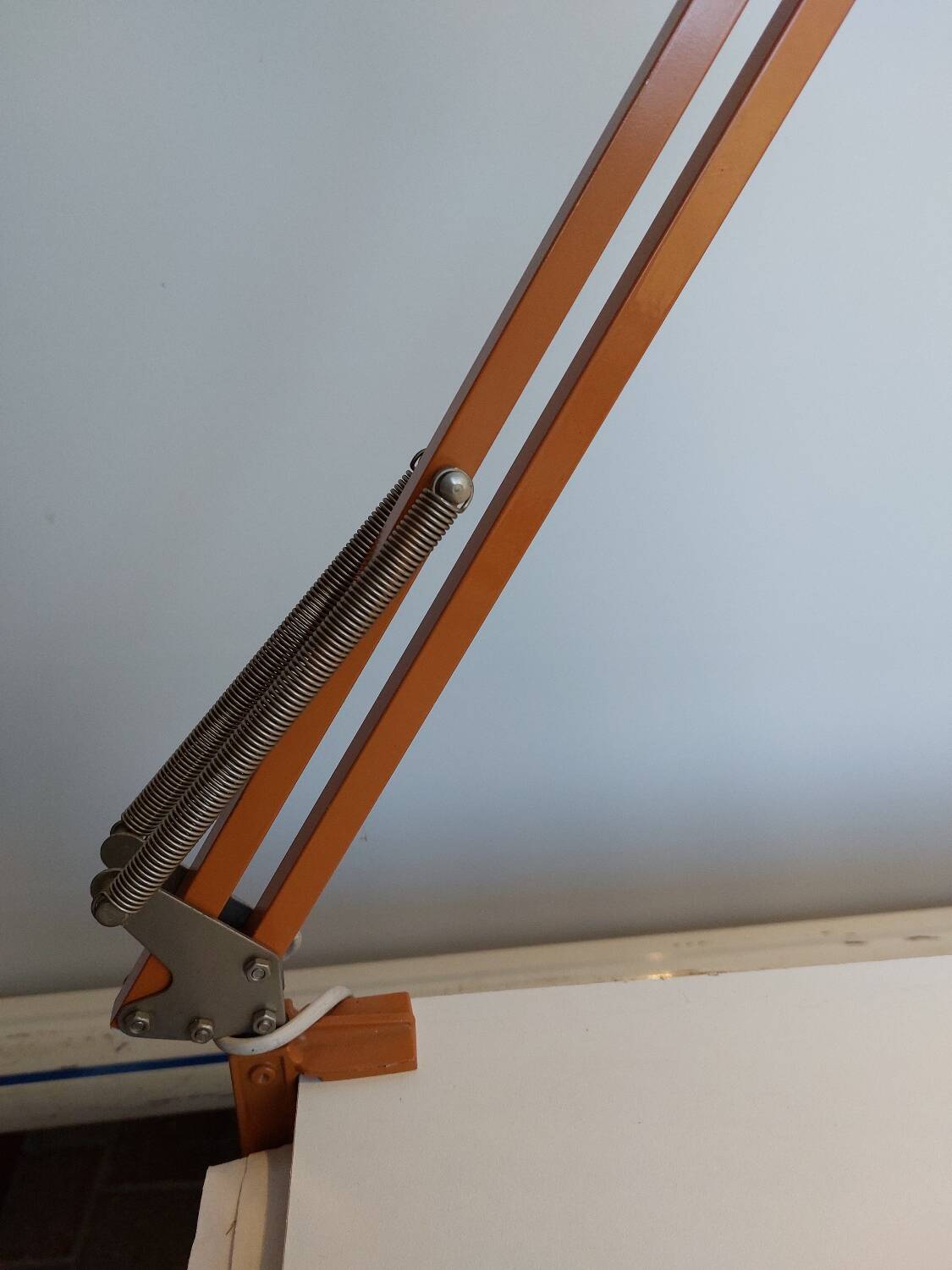 Articulated industrial workshop lamp