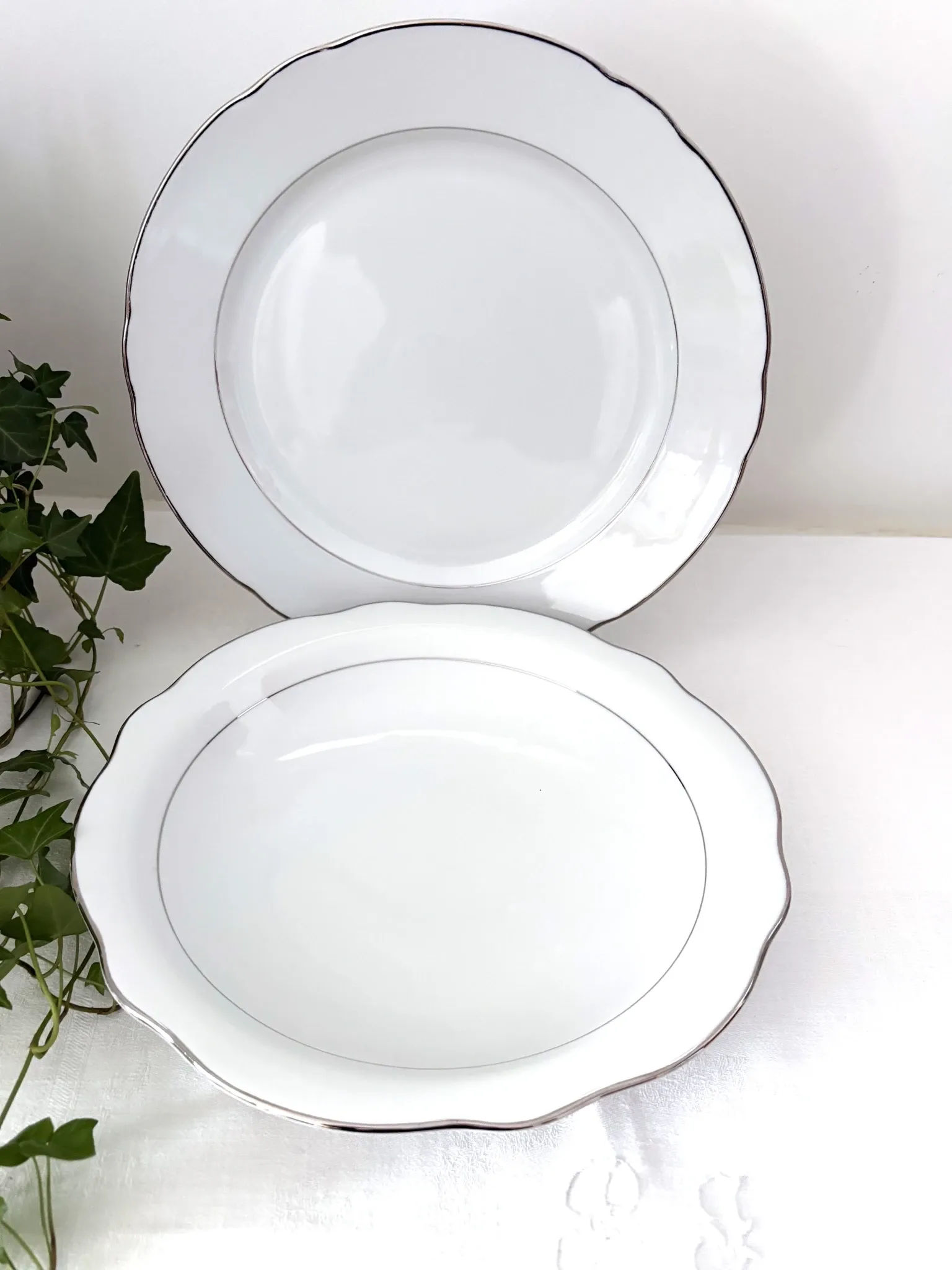 3 plats ronds porcelaine blanche