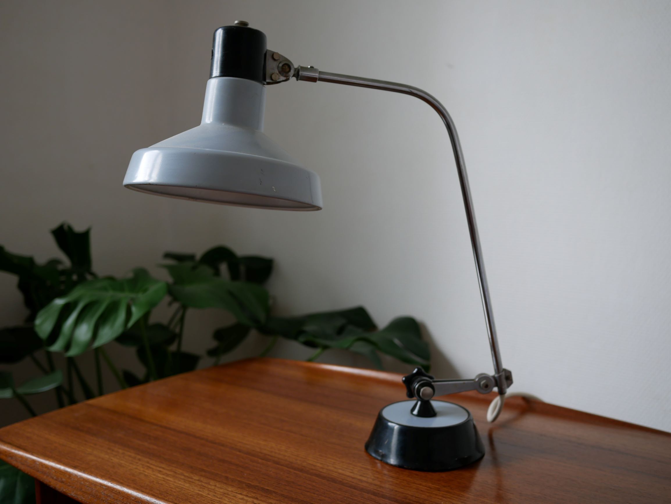 Workshop year 1940 lamp