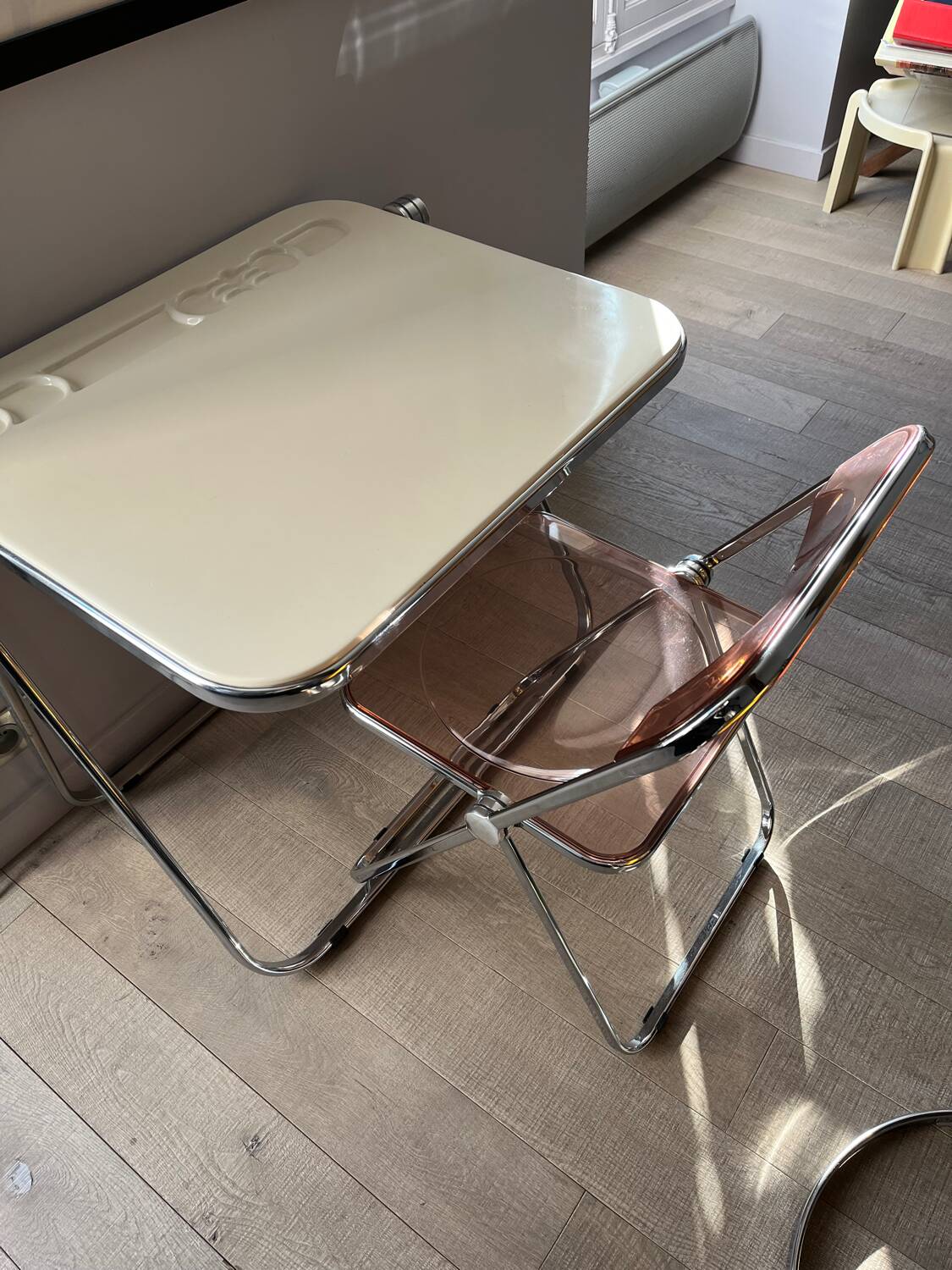 Bureau Platone / Chaise Plia Giancarlo Piretti Anonima Castelli