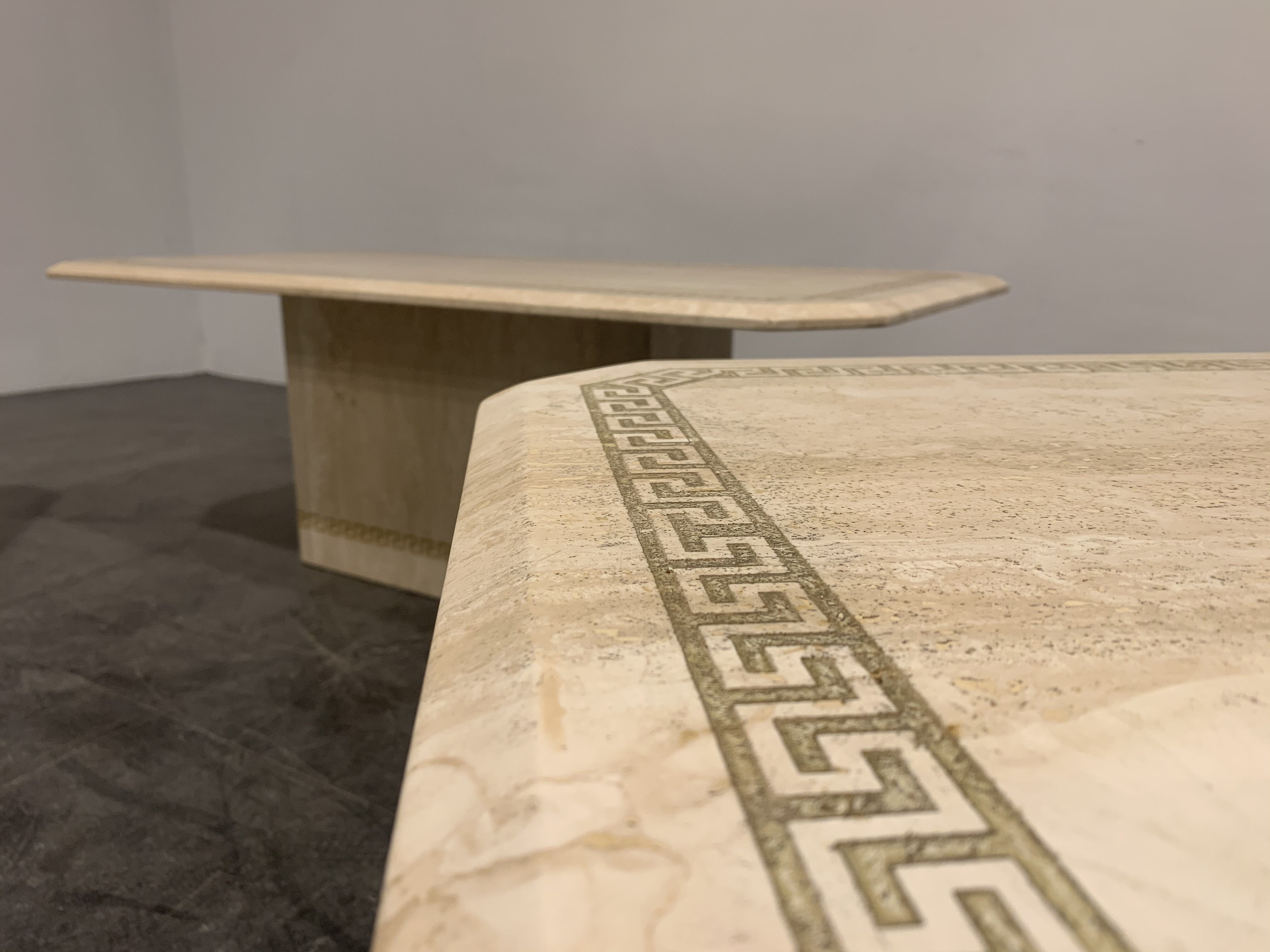 Table basse en travertin vintage et tables d'appoint, années 1980
