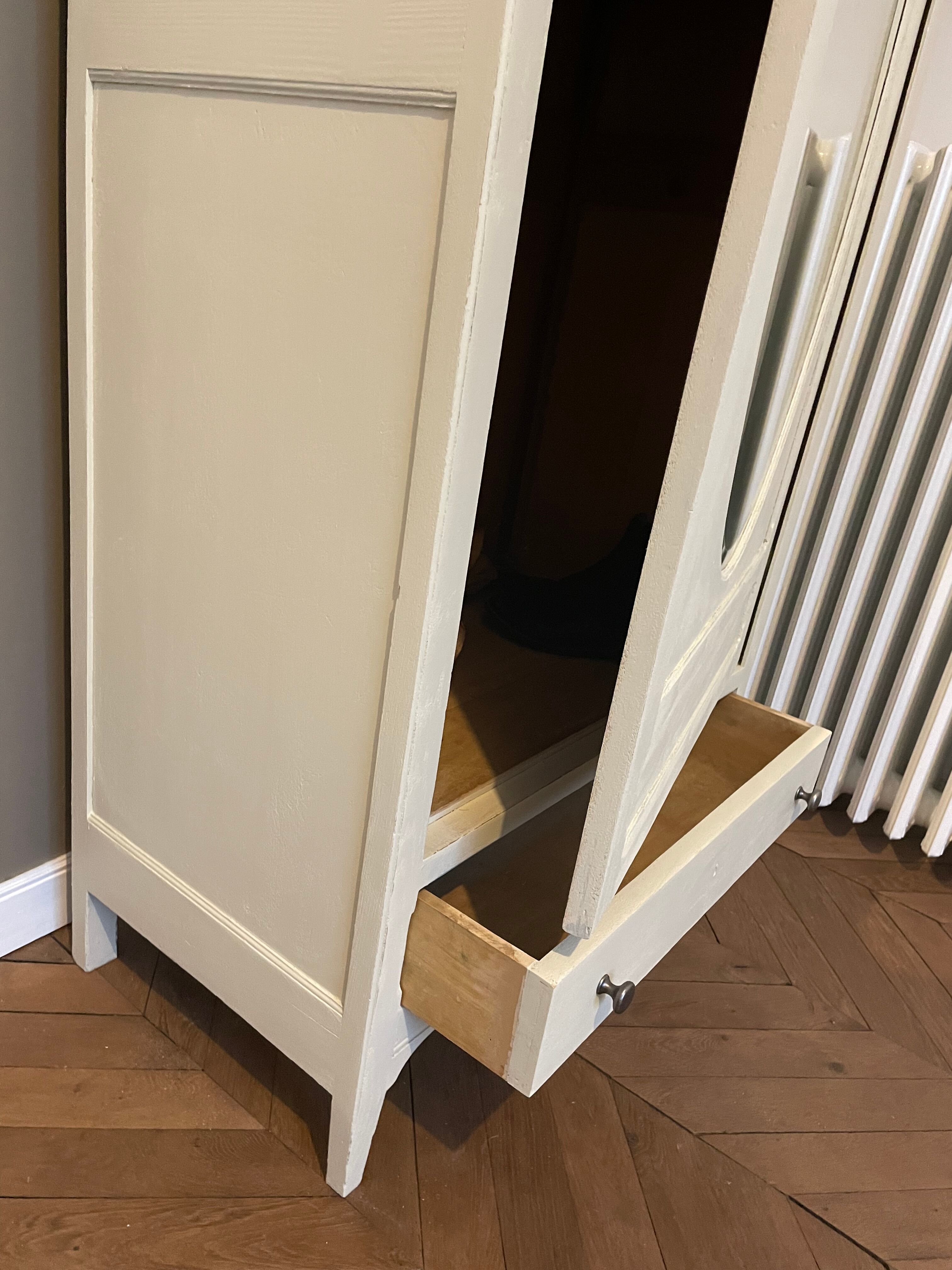 Armoire parisienne