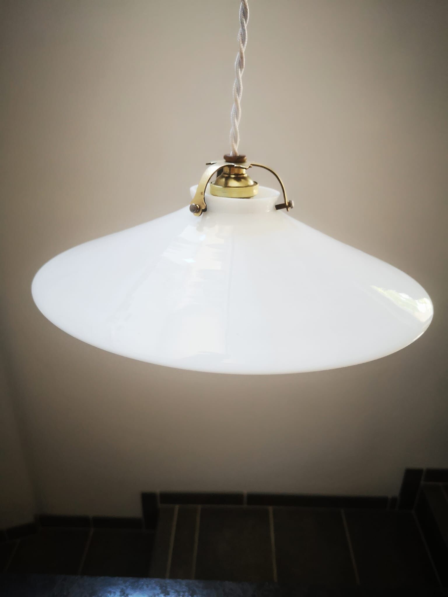 Ancienne suspension baladeuse en opaline blanche art déco 1930 ø 24.7 cm