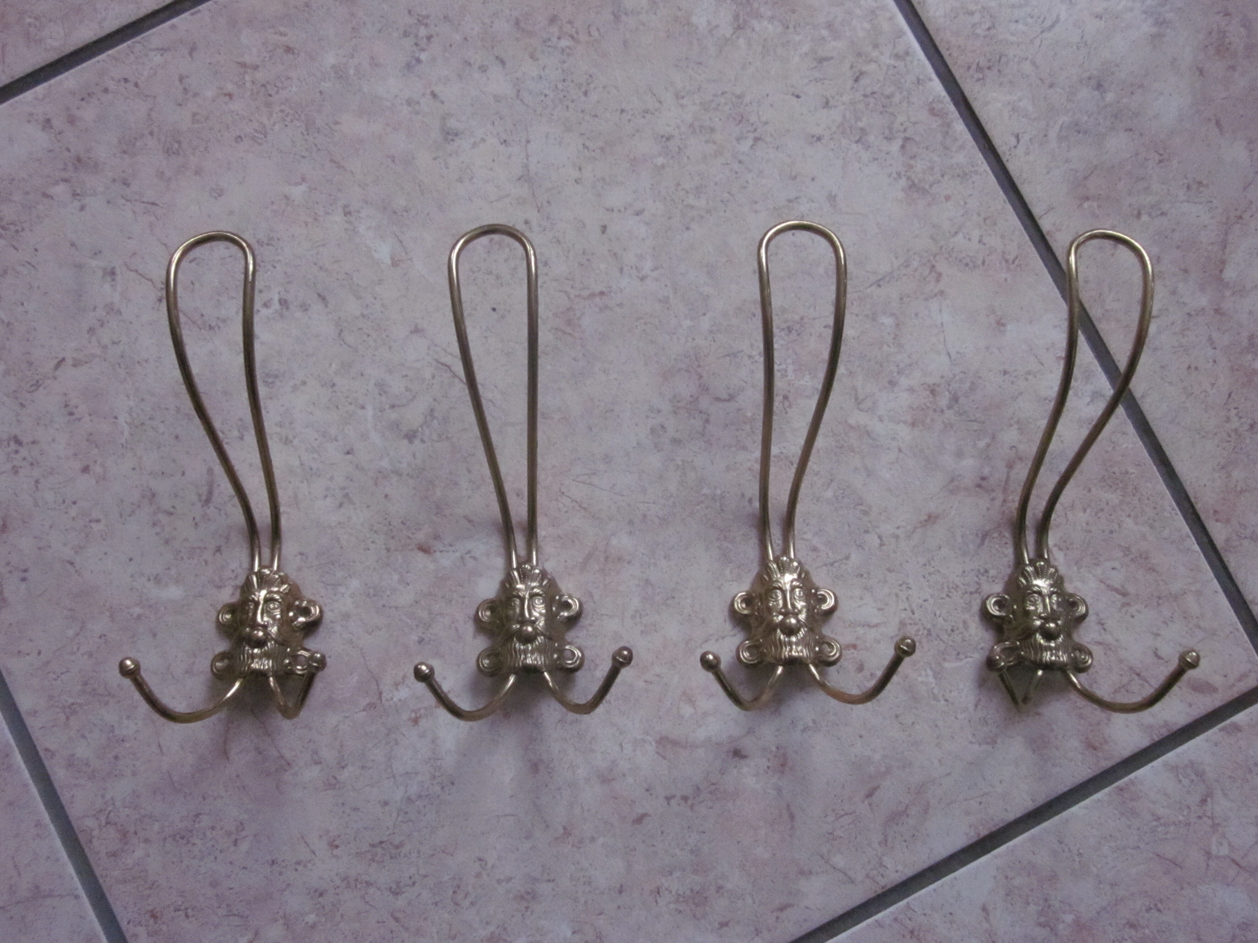 Lot de 4 patères ancienne en metal doré