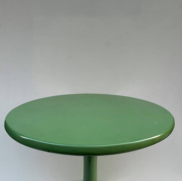 Green lacquered tulip-shaped coffee table