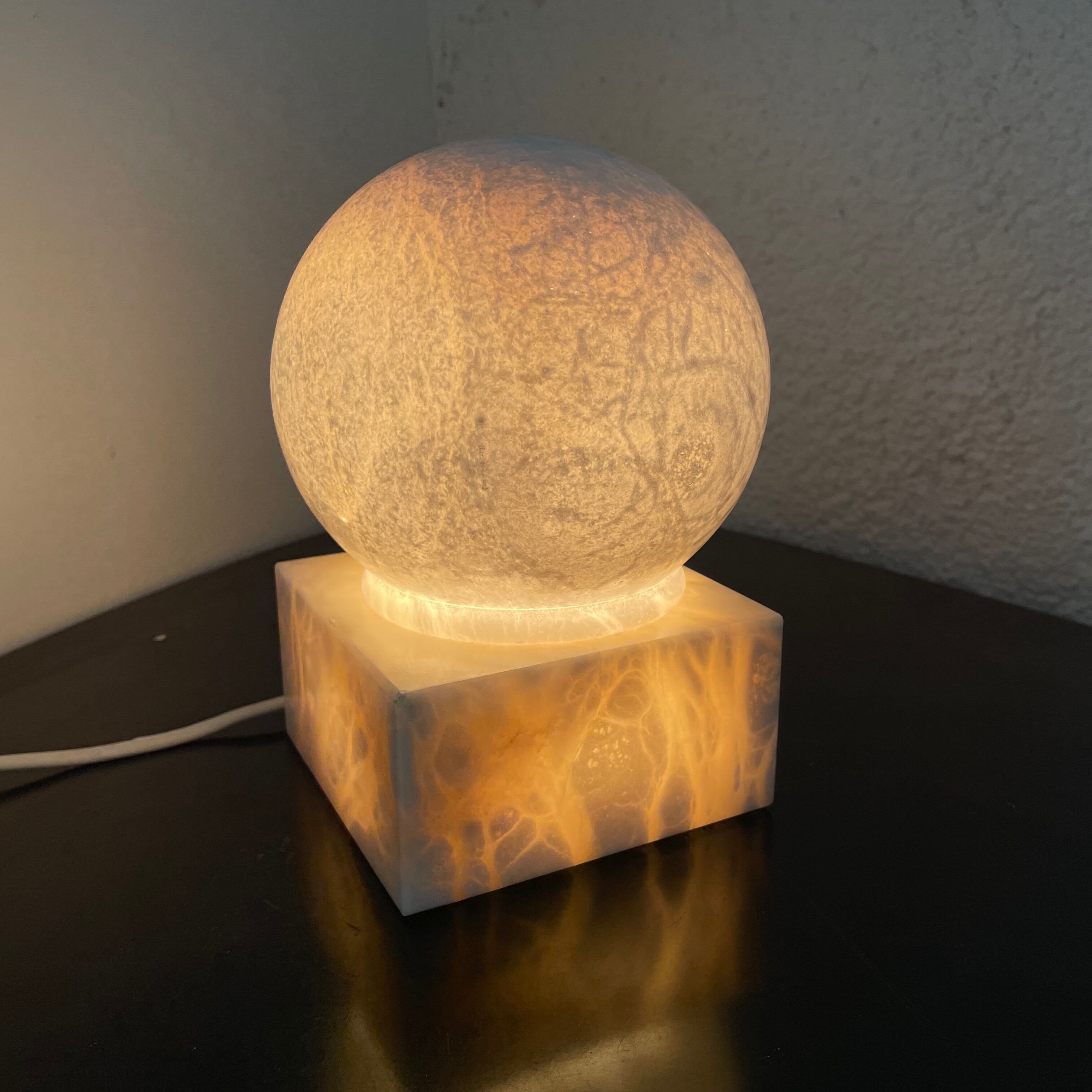 Marbled ball lamp design 70