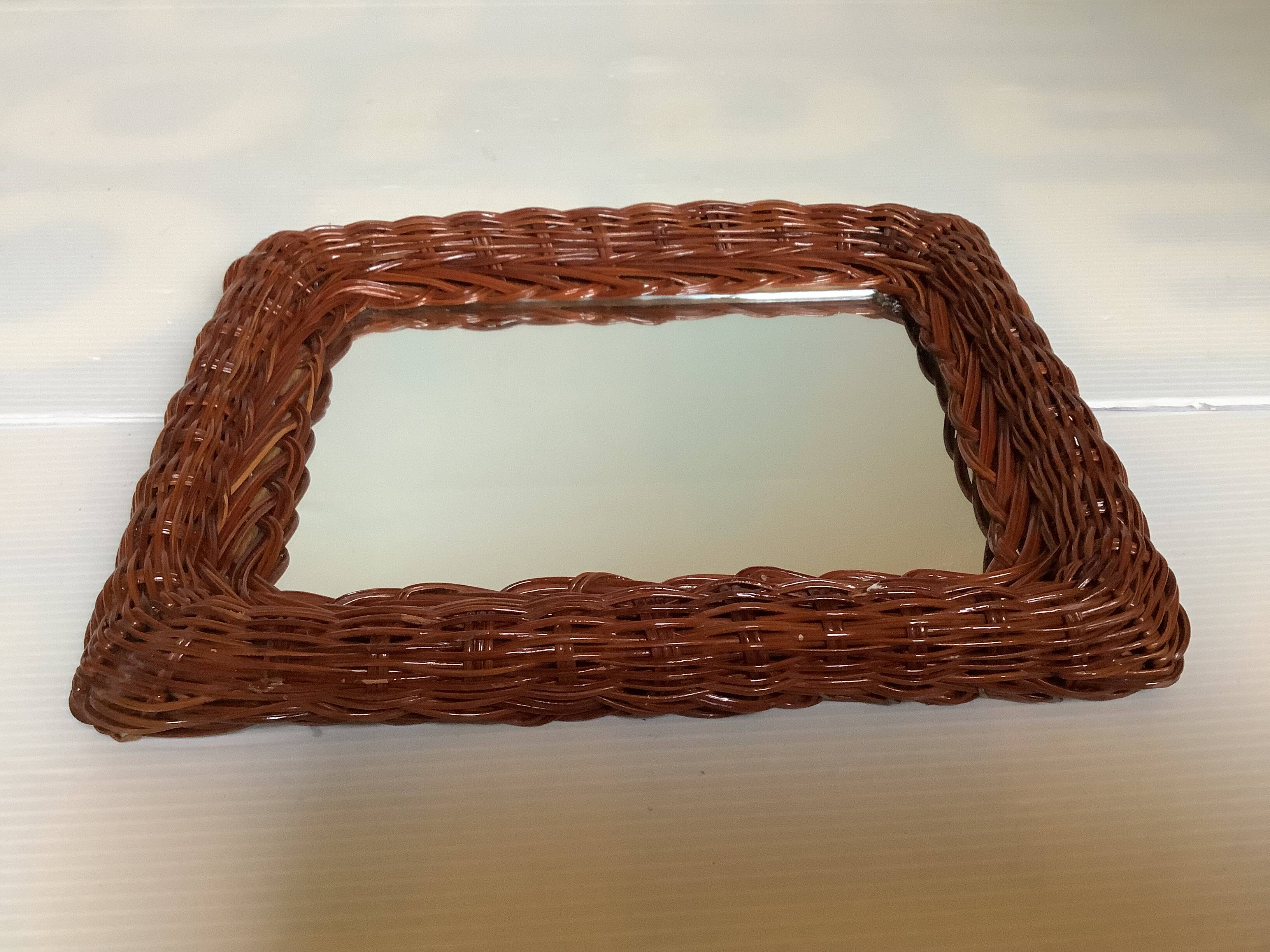 Miroir rectangulaire en osier verni