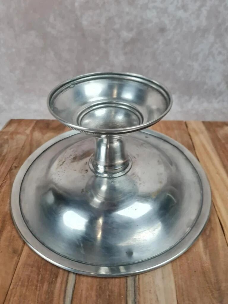 Vintage silver-plated compote with engraved frieze.