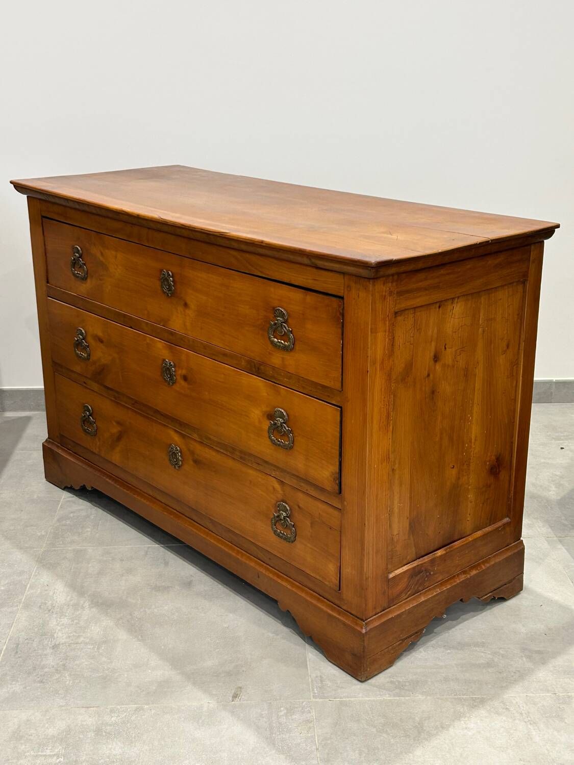 Natural wood chest of drawers called pantalonniere