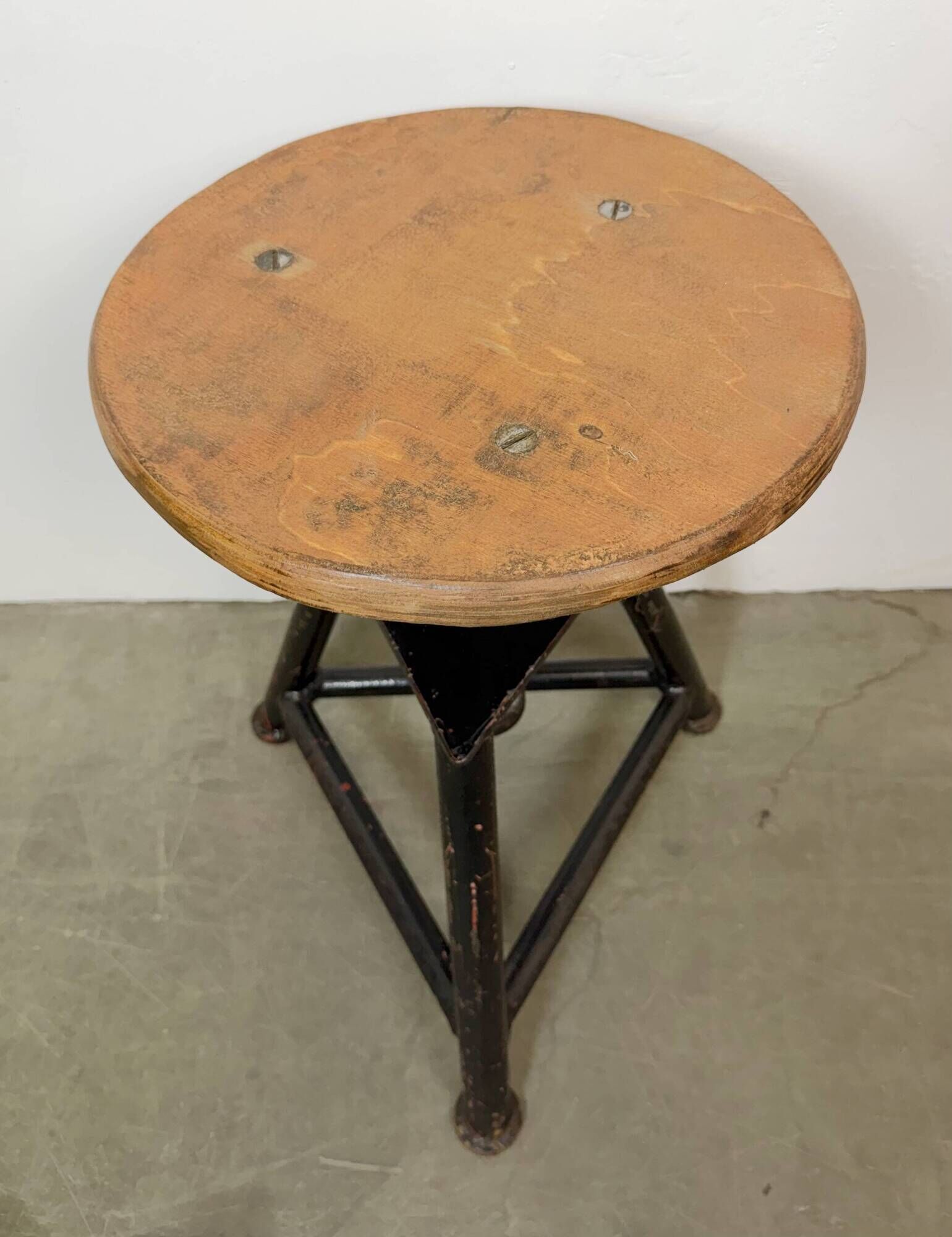 Tabouret pivotant industriel noir, années 1960