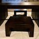 Table basse et 2 tabourets en bois foncé
