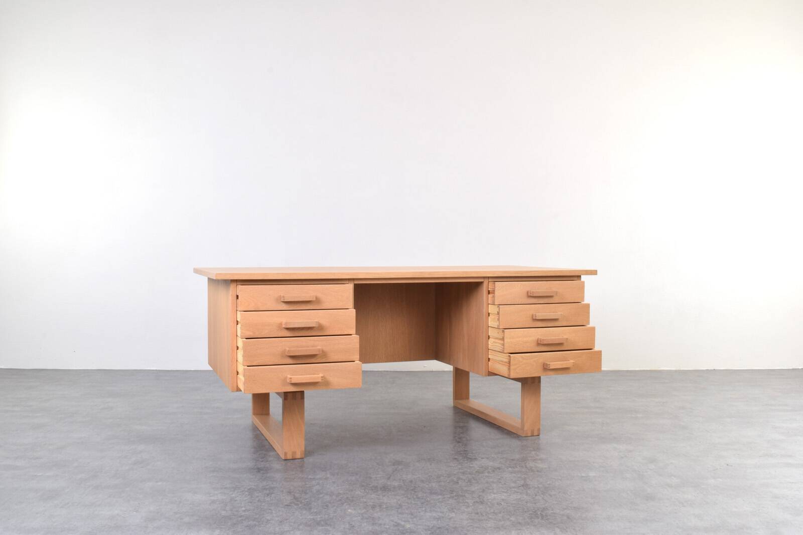Mid-Century Oak Freestanding Desk by Torben Valeur & Henning Jensen for Dyr