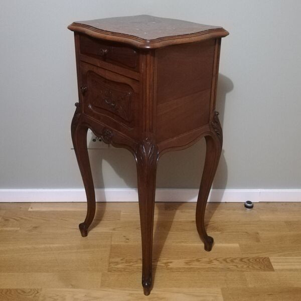 Table de chevet en chêne de style Louis XV